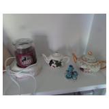 2 teapots,candle & mini tea set