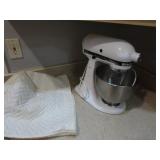 kitchen aid mixer & attachments (works)