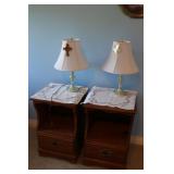 2 nightstands & 2 lamps