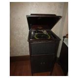 Cecilian Victrola w/all records (works)