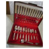 oneida silverware set w/box
