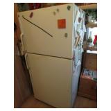 GE Fridge (works)
