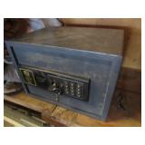 small safe w/key (no combo)