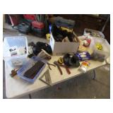 containers,tools,knee pads,projector,screen,items