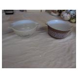 2 pyrex bowls