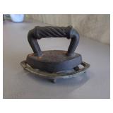mini sad iron w/trivet