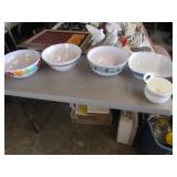 5 plastic bowls