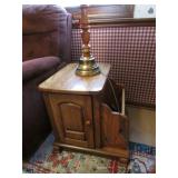 oak end table/magazine rack w/table lamp