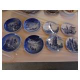 4 delft plates & 4 copenhagen plates