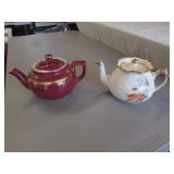 2 teapots incl:hall