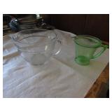2 measure cups incl:green depression