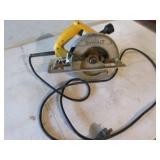 dewalt 7 1/4" circular saw (no blade)