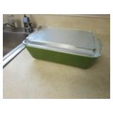 pyrex dish w/lid