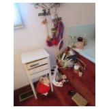 stand,ladie items,bathroom items & items