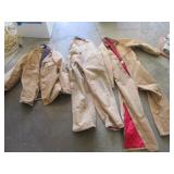 3 pairs of carhartts