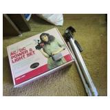 tripod & ac/dc power & light set w/box