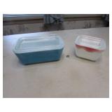 2 pyrex dishes w/lids