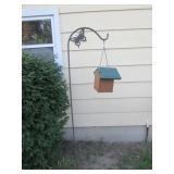 2 shepherd hooks & birdhouse
