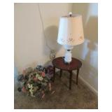 end table,table lamp & floral decoration