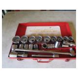 large socket set w/red case(no ratchet)