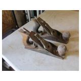 2 wooden planes