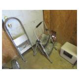 2 stepstools & box