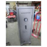 winchester gun safe (has combo)