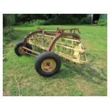 new holland hay rake (2 new tires)