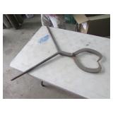 log/ice tongs