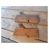 2 antique wooden planes
