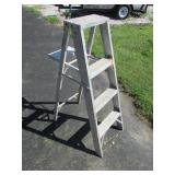 4 ft aluminum stepladder