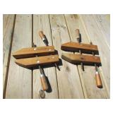 2 wooden clamps