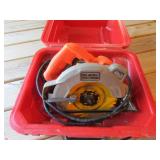 black & decker 7 1/4" circular saw w/case