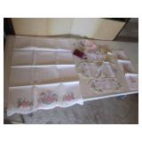 vintage linens,gloves & hankies