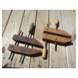 2 wooden clamps
