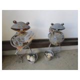 2 garden solar frogs