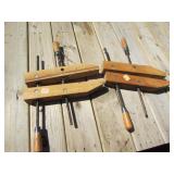 2 wooden clamps