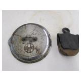 griswold lid & wood pulley (lid is broke on side)