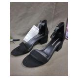 AMAZON ESSENTIAL CHUNKY HEEL SIZE 9