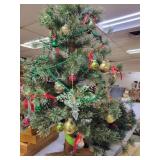 32" TREE & CHRISTMAS DECOR