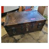 Headley & Farmer Co. Fibre-Covered Trunk