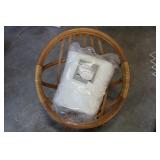 Papasan Chair, King Comforter