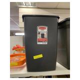 RubberMaid 13-Gal Trash Can