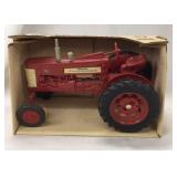 ERTL Farmall 350 Tractor. Die cast. 1/16 scale.