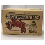 ERTL Farmall H. Die cast. 1/16 scale