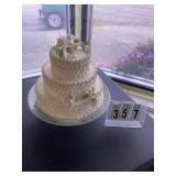 Calla lily display wedding cake