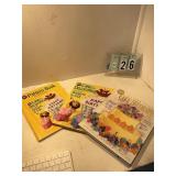 3 cake decorating books