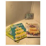 3 cake decorating books