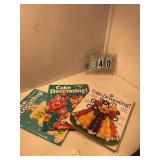 3 cake decorating books