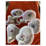 6 assorted plastic baking forms